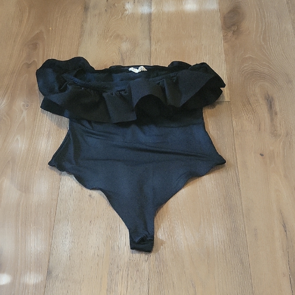 Altard State Black Strappless Ruffled Bodysuit Size Medium